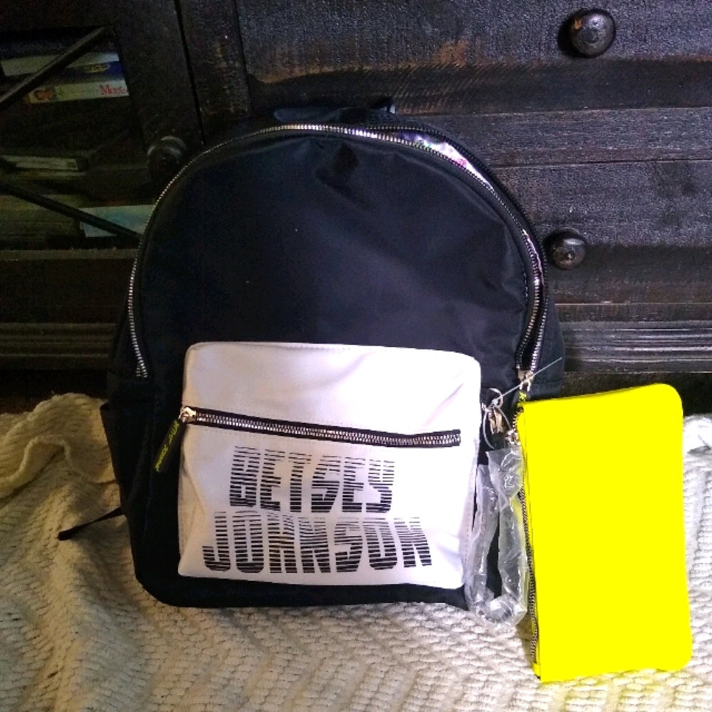 💖NWT💖 Betsey Johnson Medium size Backpack